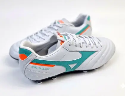 Chuteira Campo Mizuno Morelia Classic Unissex - Branca, Verde e Laranja